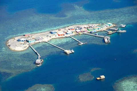 Abrolhos Islands Fixed-Wing Scenic Flight - Schoolies Week Accommodation 3