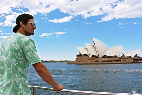 Sydney Harbour Hop-on Hop-off Cruise - Schoolies Week Accommodation 3