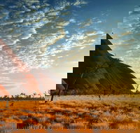 Highlights of Uluru Including Sunrise and Breakfast - Schoolies Week Accommodation