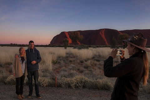 Highlights Of Uluru Including Sunrise And Breakfast - Schoolies Week Accommodation 4